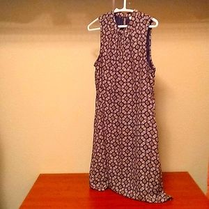 Refined dress with pretty blue/cream/brown print